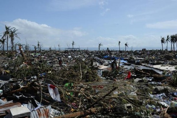 Philippines  ...  le typhon a fait plus de 10.000 morts !