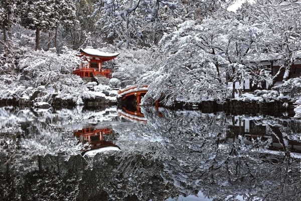 Un temple de Kyoto, au Japon, caché sous la neige  ...