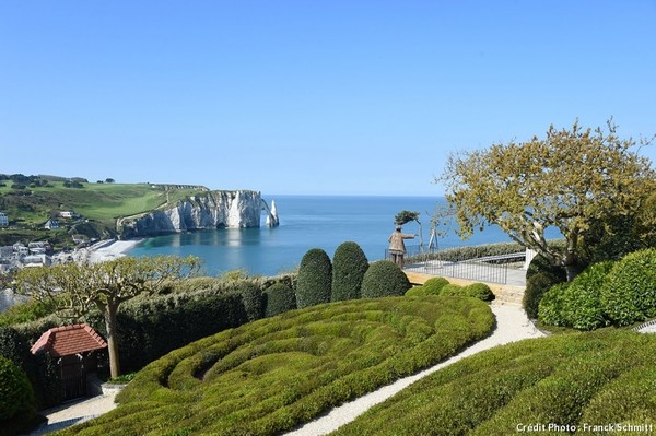 Jardin avec vue sur mer   ...  à  Etretat !    