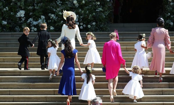 Arrivée de Kate et des enfants dont George et Charlotte ...