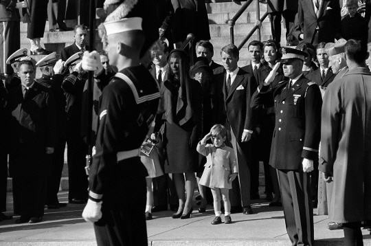 JFK  ...  Cette photo a bouleversé  le monde entier  !