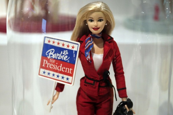 La poupée Barbie exposée à Paris    ...