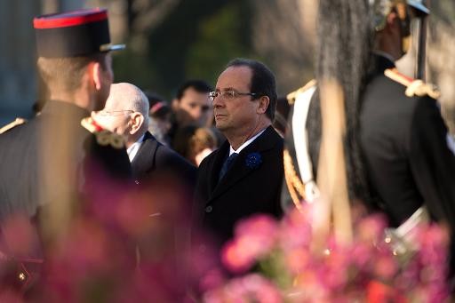 François Hollande  ...  hué sur les Champs Elysées  !