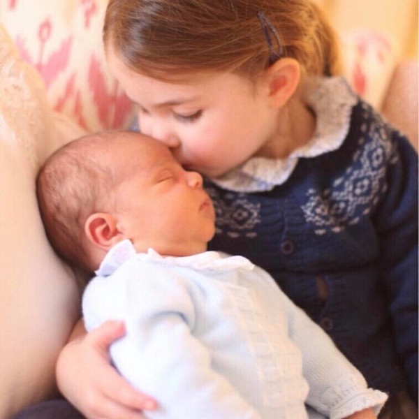 Deux photos du Prince Louis   ...   so cute !