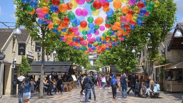 Des milliers de ballons dans le ciel de Bercy !