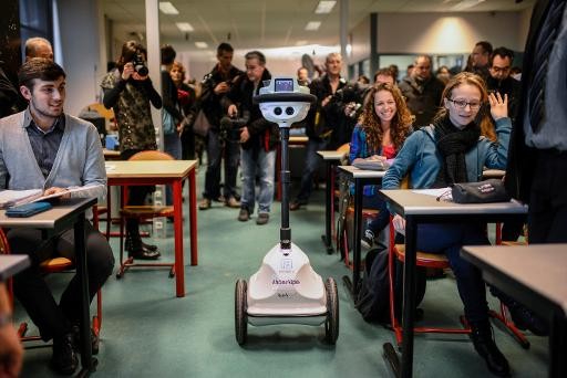 Unique en France   ...  un Robot lycéen !