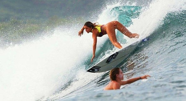 Sport vedette de l'été   ...   le Surf !