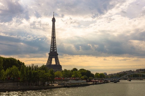 La cheminée secrète de la Tour Eiffel   ...  