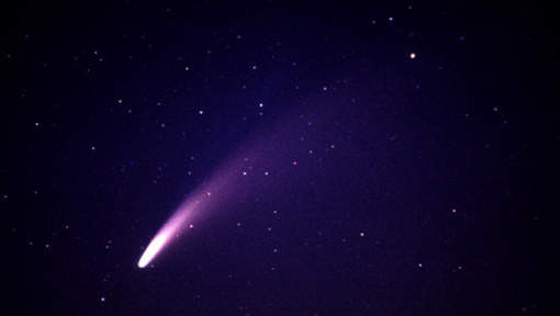 Une comète serait visible à l'oeil nu  .... à Noël  ?!!