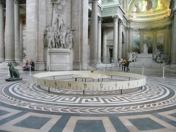 Pendule de Foucault  ...  dans l'enceinte du Panthéon !