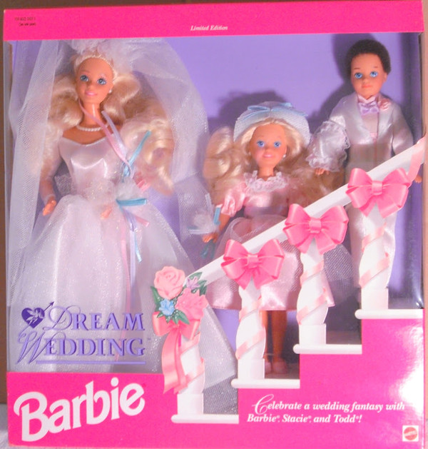 Toutes les petites filles l'aiment  ...  la  poupée Barbie !