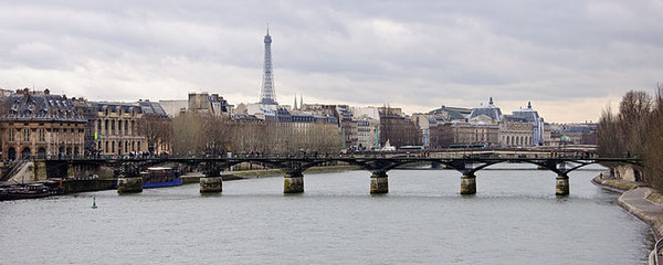 Amoureux à Paris ... rendez-vous sur le pont des ARTS !