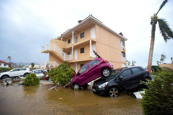 Quelques photos du cauchemar de l'ouragan Irma  ...