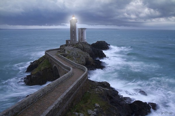 Un joli phare de Bretagne   ...  "Le Minou" (finistère) ! 