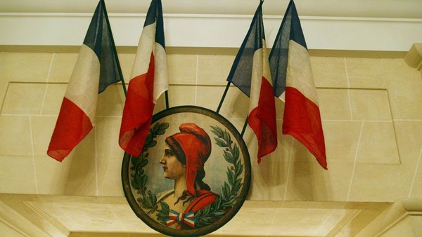 Marianne  ...  parmi les symboles de la République !
