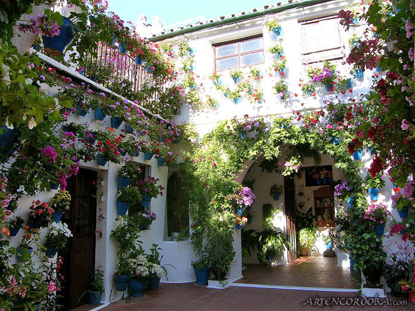 Quelques jolis Patios en Espagne  ...