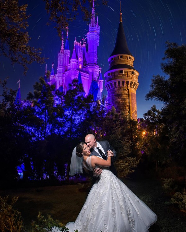 Vous pouvez vous marier de nuit dans un parc Disney !