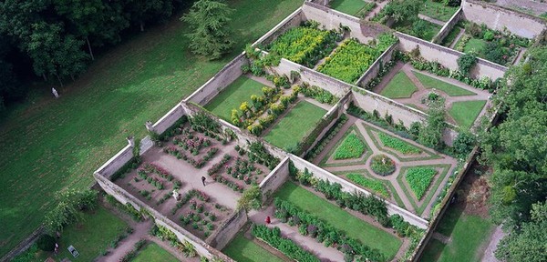 Les jardins du château de Canon   ...  en Normandie !  