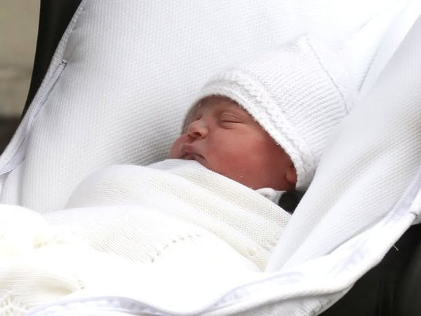 Le Royal Baby  s'appelle   :  LOUIS, Arthur, Charles !