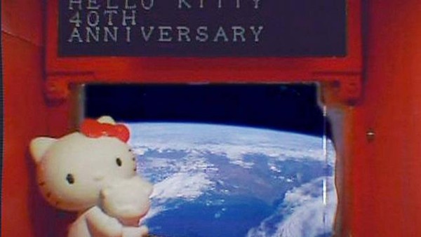 Hello Kitty  fête ses 40 ans  ...  dans l'espace ! 