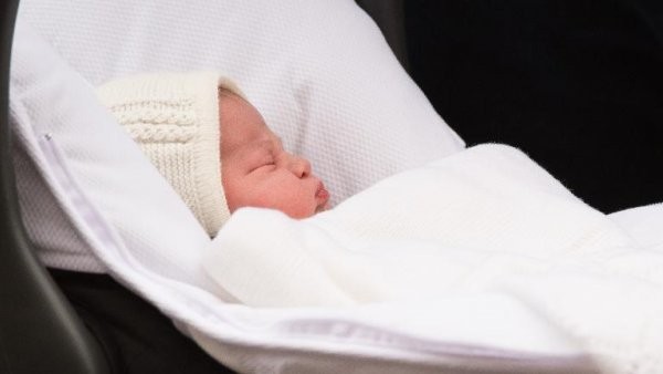 Bébé Royal : Kate et William présentent leur fille !