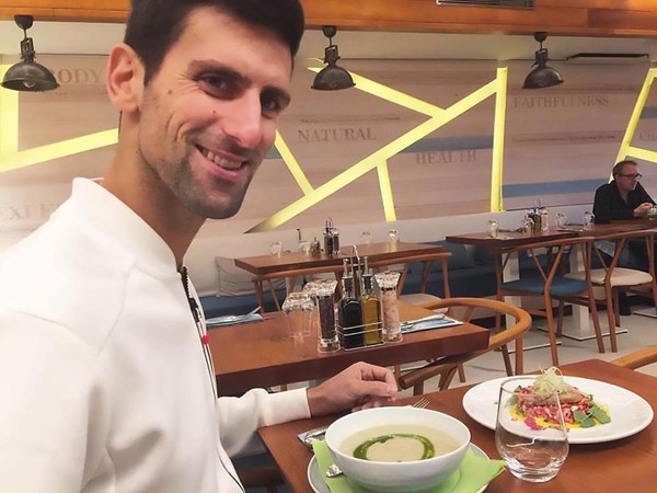 Novak Djokovic   ...   le tennisman généreux !