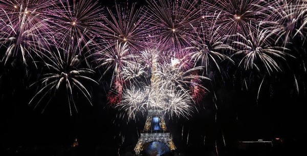 Ce week-end la Tour Eiffel revêt ses habits de lumière !