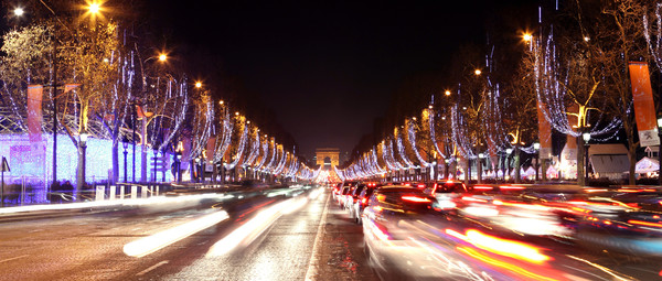 Champs Elysées : Illuminations, parrain K. Lagerfeld !