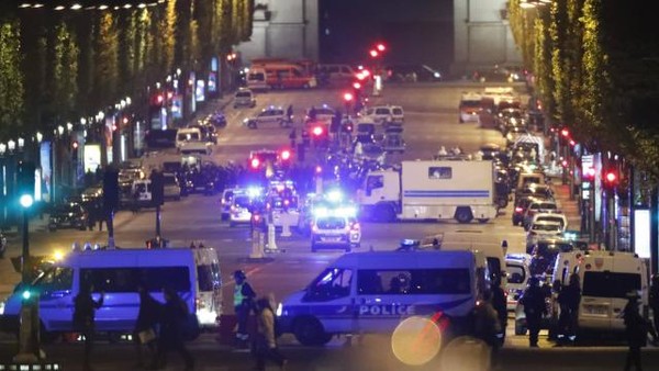Attentat sur les Champs-Élysées  ...  Un policier tué !